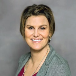 Tracy Larsen headshot