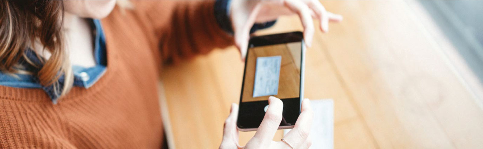 Lady making a mobile deposit with her smartphone